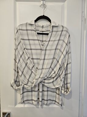 Abercrombie & Fitch Black and White Plaid Button Blouse XS
